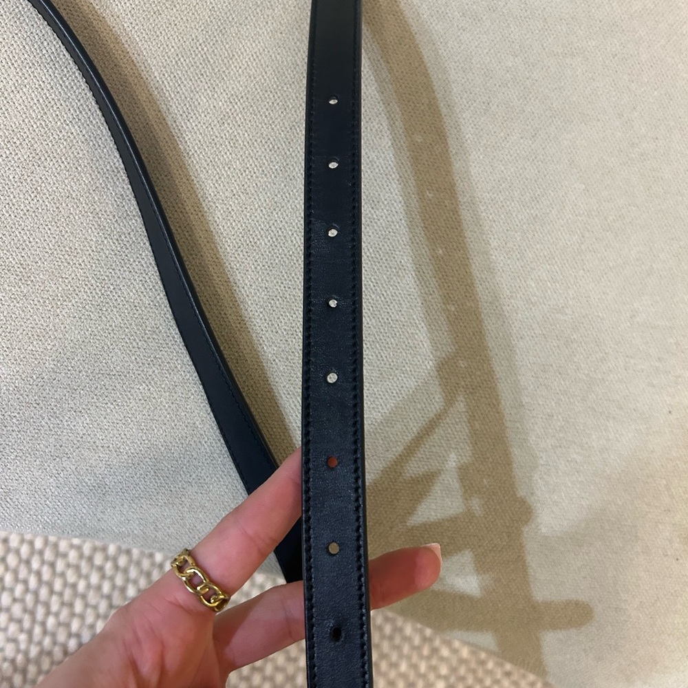 Gucci Black Belt with Gold GG Buckle - Picture 4 of 7